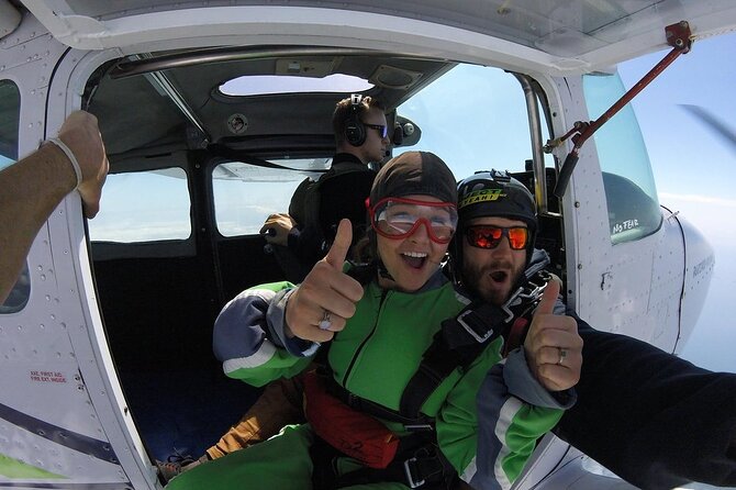 15,000ft Tandem Skydive in Bay of Plenty - Where the Value Comes From: Price, Small Group Feel, and What’s Included