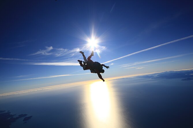 18,000ft Tandem Skydive over Abel Tasman - Cold air in freefall: the one drawback to take seriously