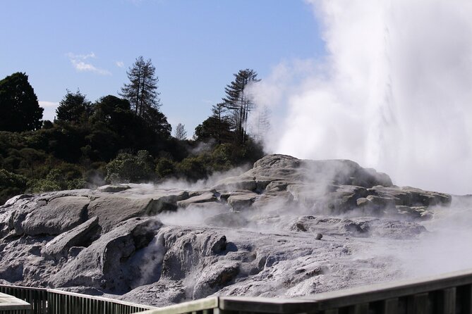 2-Day Hobbiton, Rotorua, Waitomo Caves Tour from Auckland with Accommodation - Tour logistics you will actually feel in your day