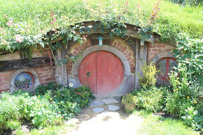 2-Day Hobbiton, Rotorua, Waitomo Caves Tour from Auckland with Accommodation - Who this tour suits best (and who might not love it)