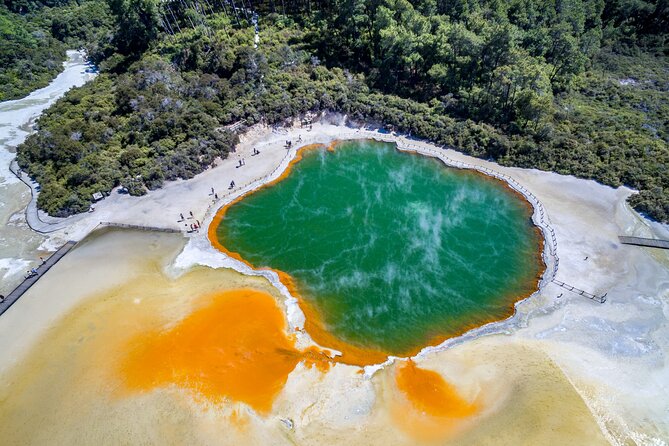 2 Day Tour Auckland to Hobbiton, Waitomo, Rotorua and Taupo - Wai-O-Tapu: Lady Knox Geyser and thermal wonder with a guide