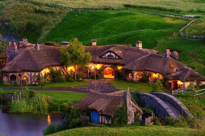 2 Day Waitomo Caves, Hobbiton Movie Set and Rotorua Tour from Auckland - Why this Auckland overnighter is the smart way to hit Waitomo and Rotorua