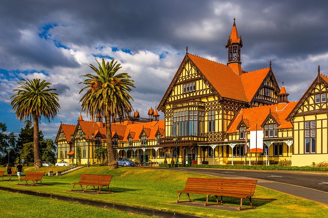 2 Day Waitomo Caves, Hobbiton Movie Set and Rotorua Tour from Auckland - Rotorua at night: a real Māori hangi dinner and evening show
