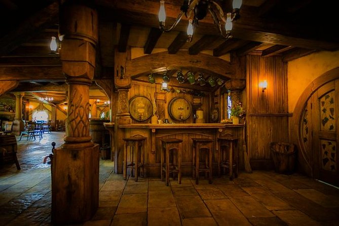 2 Day Waitomo Caves, Hobbiton Movie Set and Rotorua Tour from Auckland - Te Puia geothermal park, Pōhutu Geyser and Māori culture in the same place