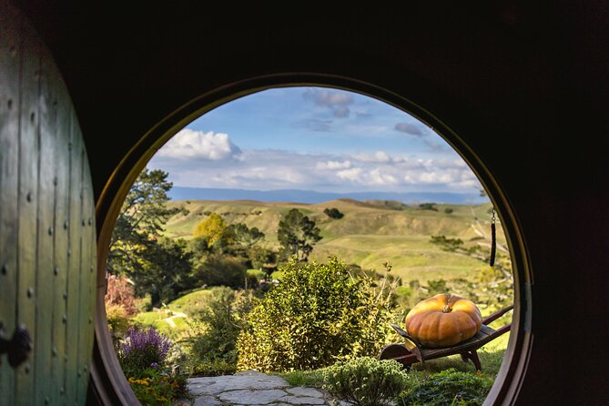 4-Day Auckland to Wellington via Rotorua Tour - Whakarewarewa Living Maori Village: geothermal + Maori performance, guided
