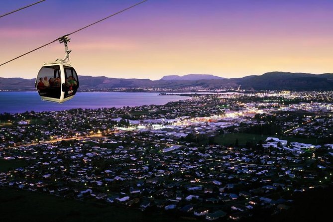 4-Day Wellington to Auckland via Rotorua Tour - Waitomo glowworm caves plus Hobbiton: two icons in one full day