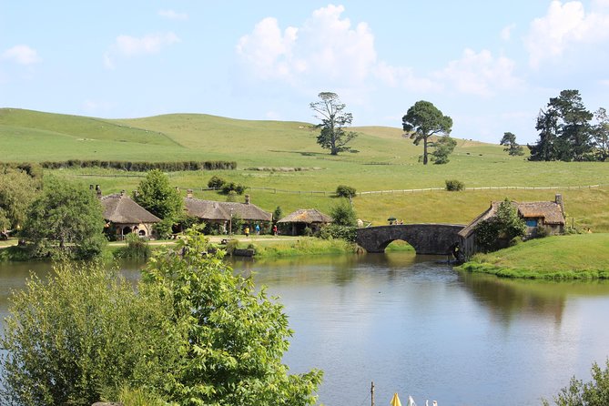 6hr Hobbiton Movie Set Tour - Departs Tauranga - Key tour highlights in plain terms