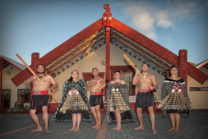 7 Hours Te Puia Rotorua Tour from Tauranga with Concert - Entering Te Puia: Pohutu Geyser, Māori arts, and the kapa haka moment