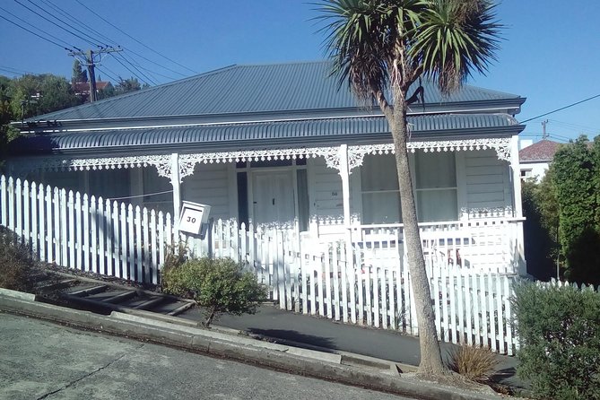 A 2 hour Small Group Dunedin City Highlights Tour - University of Otago: a quick hit at New Zealand’s oldest