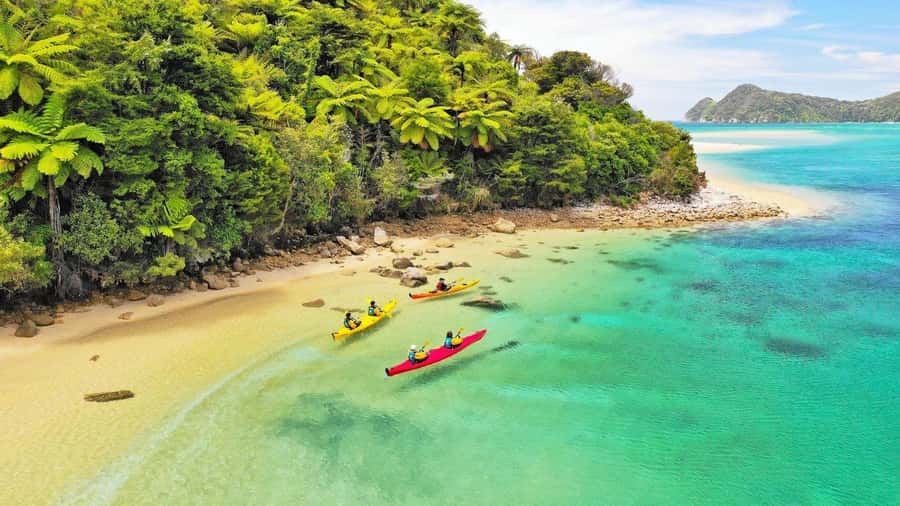 Abel Tasman National Park: Cruise, Kayak, & Hike Tour - Kaiteriteri catamaran cruise: Split Apple Rock is worth the watch