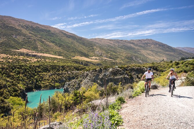 Arrowtown to Gibbston – Iconic Arrow River Bridges Bike Ride - Stop 1, Arrowtown: a 15-minute hit of historic charm