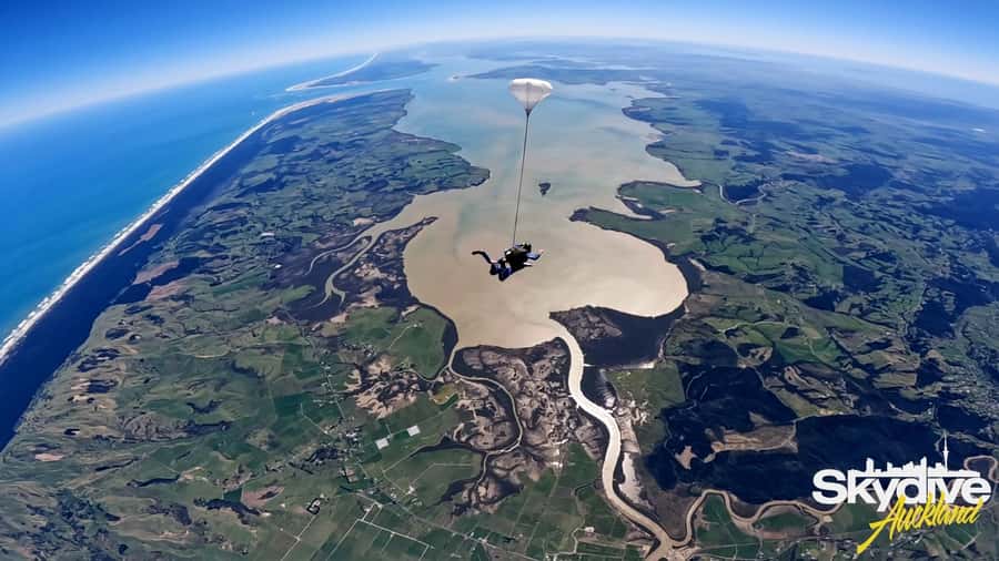 Auckland: 13000, 16000, or 18000-Foot Tandem Skydive - Photo and video: worth it if you like having proof