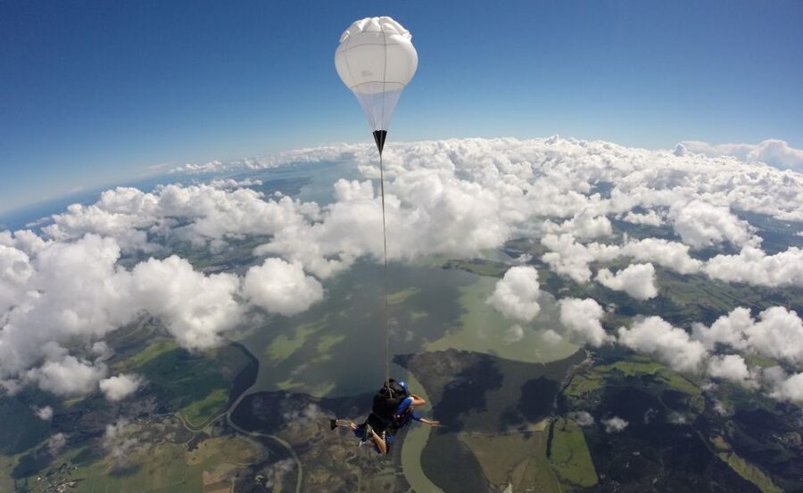Auckland: 13000, 16000, or 18000-Foot Tandem Skydive - The plane ride to altitude: what you’ll see on the way up