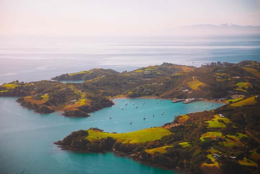 Auckland: 20min Helicopter scenic flight - City & Volcanoes - Swinging out over the Hauraki Gulf: Devonport, Mt Victoria, North Head, Takapuna
