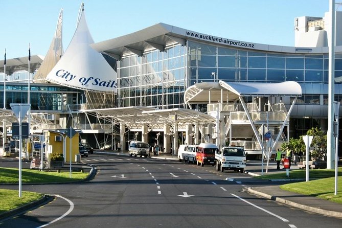 Auckland Airport Private One-Way or Round-Trip Transfer - Getting To the Right Roads in Auckland Traffic