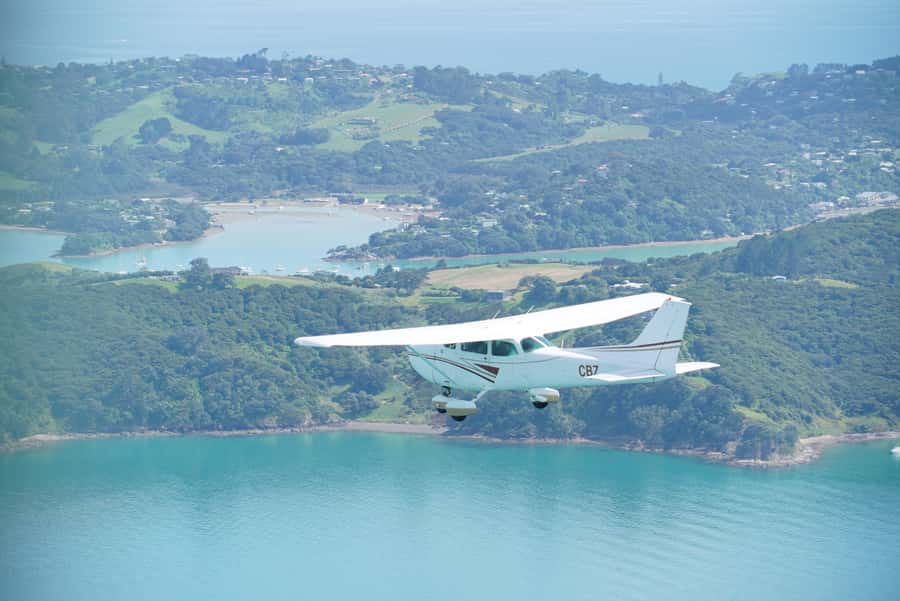 Auckland: Auckland City & Hauraki Gulf Scenic Flight - Over the Hauraki Gulf: Motuhie and Browns Islands From Above