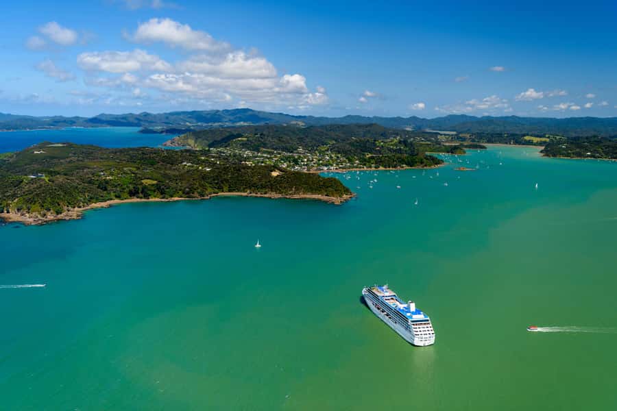 Auckland: Bay of Islands Day Tour with Dolphin Cruise - Northland on a time-boxed clock: comfort, commentary, and real breaks