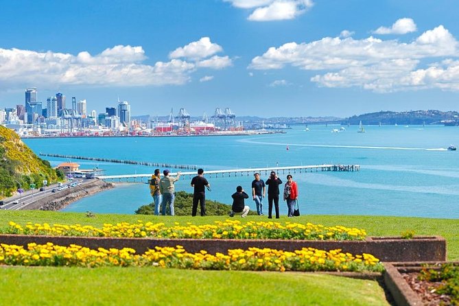 Auckland City Private Tour for Couples. Be chauffeur driven with added extras. - Mount Eden First: Start With a View, Not a Lecture