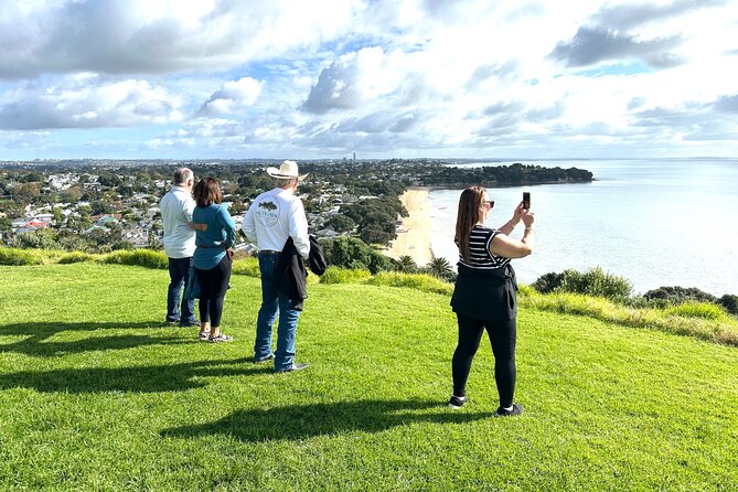 Auckland City Top Spots Half Day Tour(Small Group Tour) - Guides and the On-the-Road Experience: What You Can Expect
