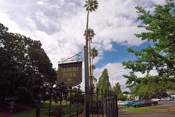 Auckland City Volcano & Scenic Highlights Tour - Mount Eden, the big 360-degree payoff