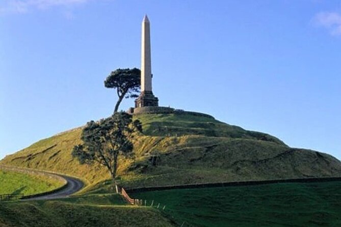 Auckland City Volcano & Scenic Highlights Tour - How the guide experience changes the whole day