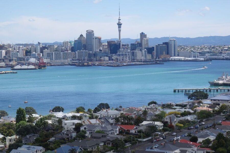 Auckland: Full-Day City Highlights Tour - Bastion Point, Mission Bay, and Achilles Point for coast-hugging views