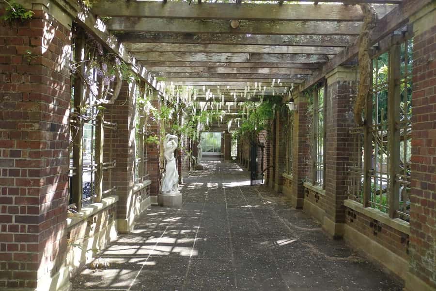 Auckland: Full-Day City Highlights Tour - Mount Eden, Riverhead Tavern, and the human scale of stops