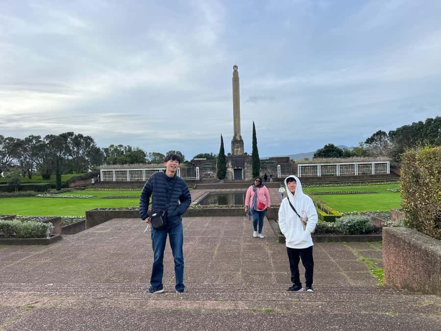 AUCKLAND: Half-Day CITY HIGHLIGHTS TOUR - Mt.Eden, Tamaki Dr - Auckland Museum and Winter Gardens: A Useful Pace Option