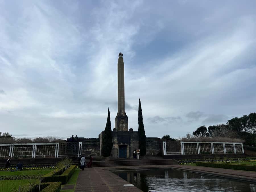 AUCKLAND: Half-Day CITY HIGHLIGHTS TOUR - Mt.Eden, Tamaki Dr - Mount Eden Summit: The 360-Degree Finish (Plus a Café Plan)