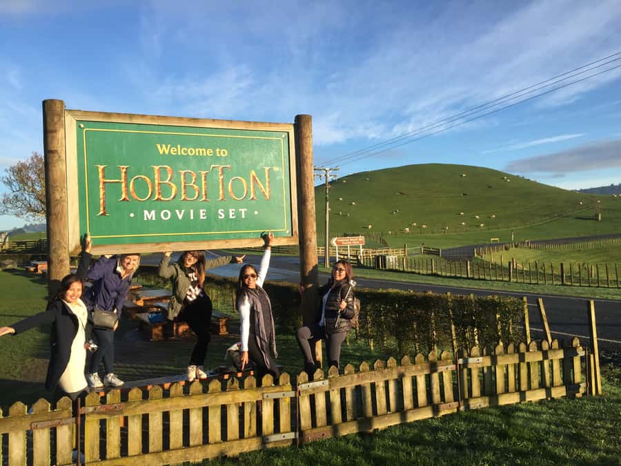 Auckland: Hobbiton and Rotorua Day Tour including Te Puia - What to bring, and how to avoid common day-trip headaches