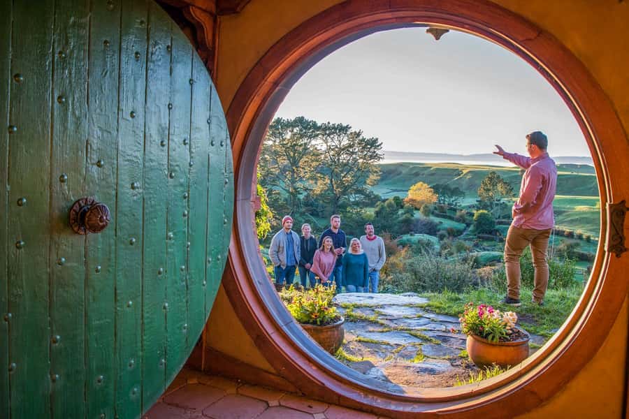 Auckland: Hobbiton Movie Set Day Trip with Festive Lunch - Key Points Worth Noticing