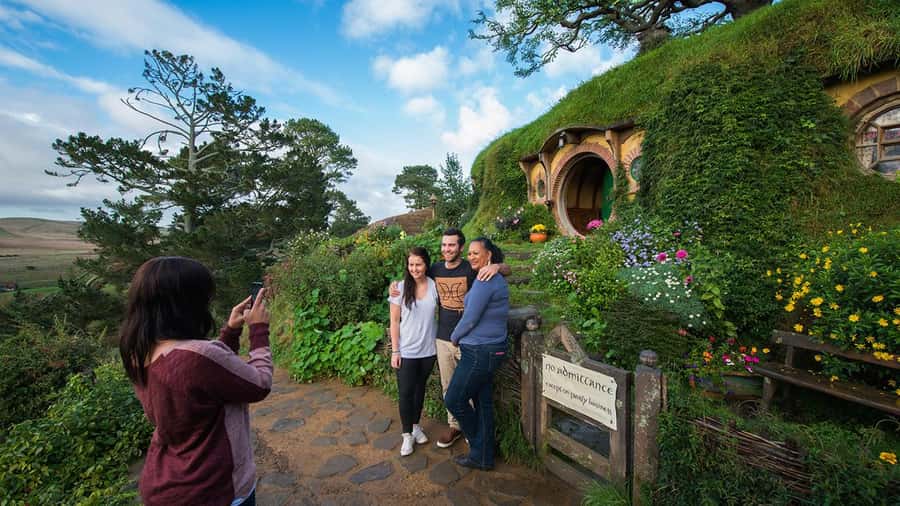 Auckland: Hobbiton, Waitomo Caves, and Rotorua 1-Way Tour - Key things to know before you go