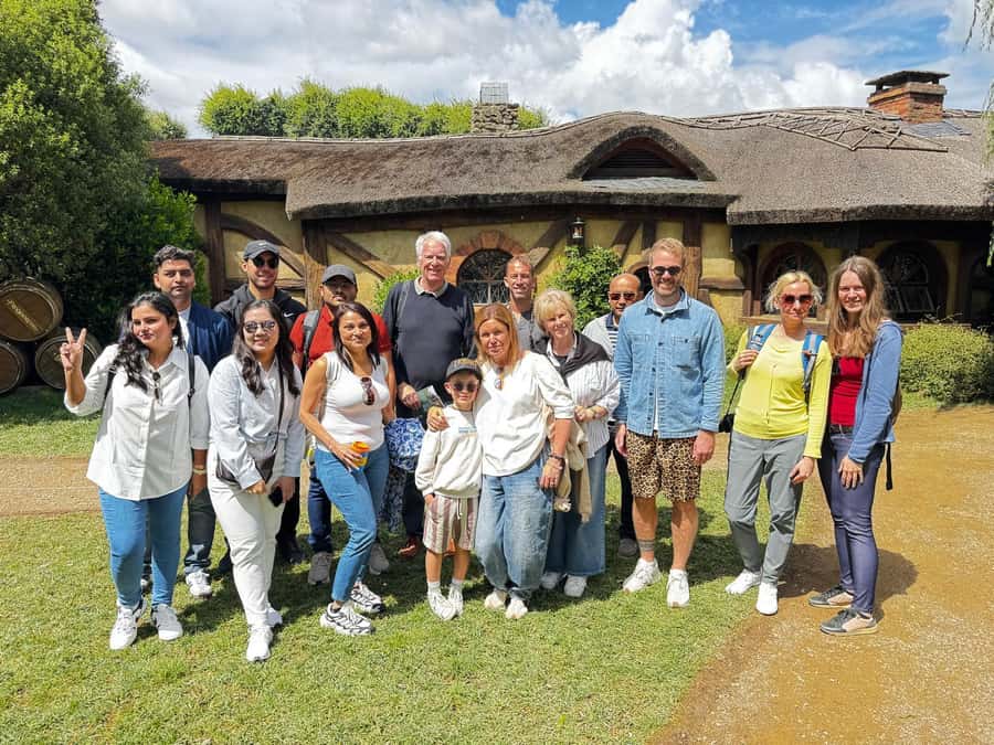 Auckland: Hobbiton, Waitomo Caves, and Rotorua 1-Way Tour - Hobbiton Movie Set: guided Shire time with lunch in the right place