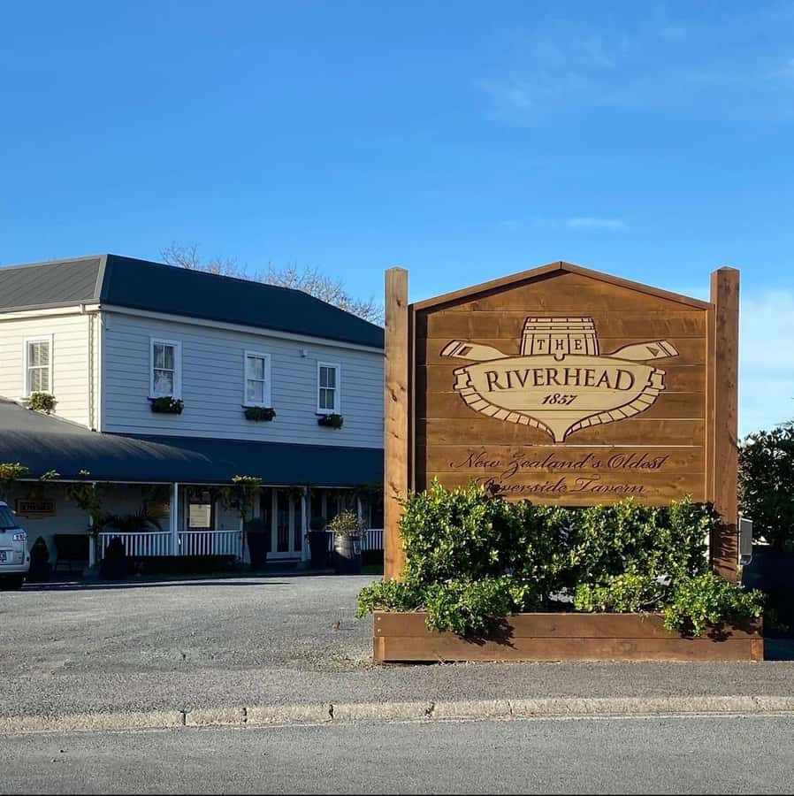 Auckland: Scenic Boat Cruise to the Riverhead Tavern - Arriving at The Riverhead Tavern, the 55 steps, and why timing matters