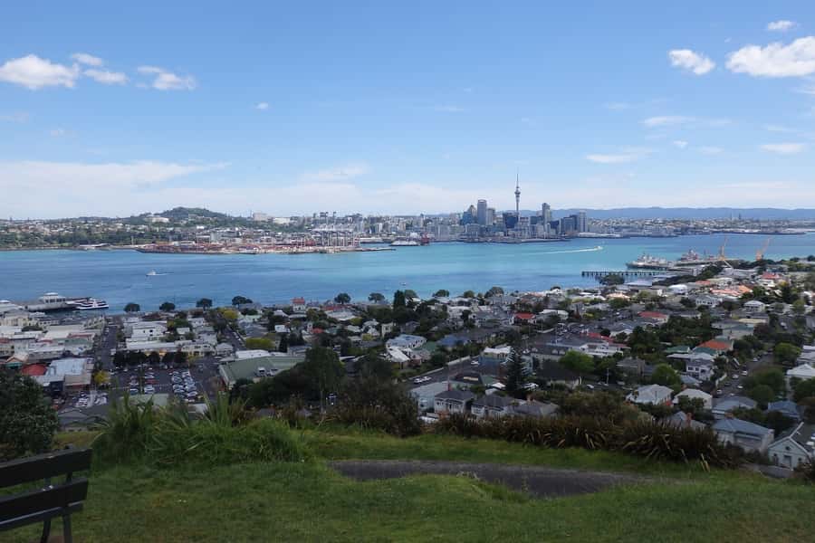 Auckland: Ship to Shore Full-Day Excursion - Kumeu Wine Trail Tasting at a Fine Vineyard