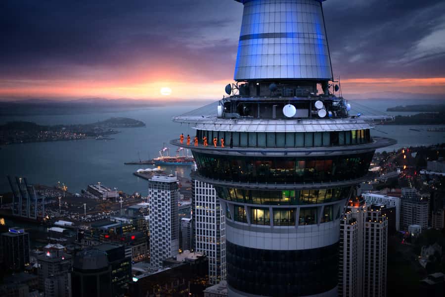 Auckland: Sky Tower SkyWalk - 192m High Edge Walk - Sky Tower SkyWalk: what the 192m open-air ledge is really like