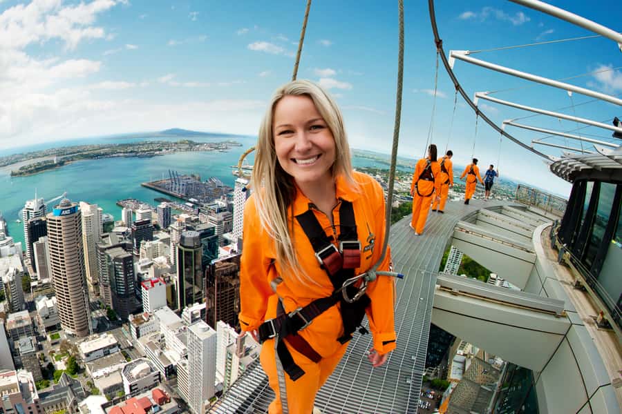 Auckland: Sky Tower SkyWalk - 192m High Edge Walk - Sky Tower entry included: do not rush off after SkyWalk