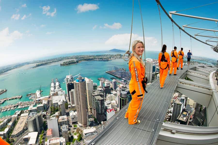 Auckland: Sky Tower SkyWalk - 192m High Edge Walk - Check in at the Sky Tower base, then get harness-fitted