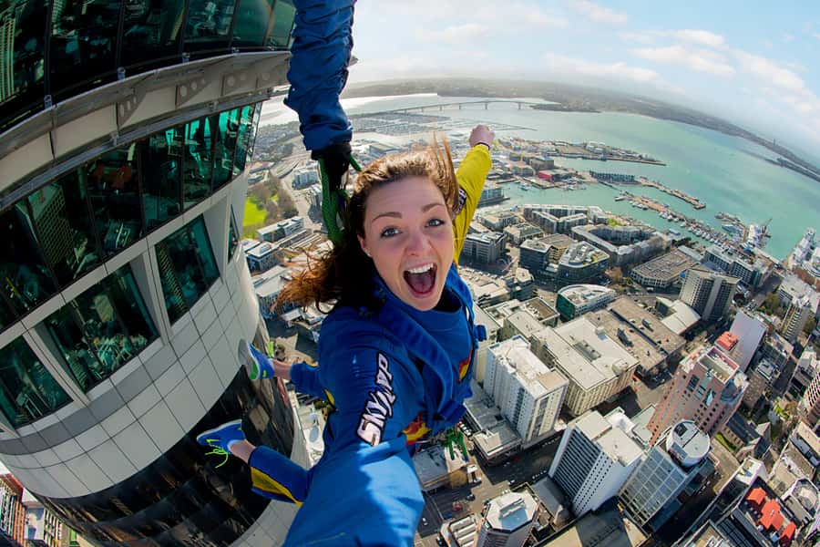 Auckland: SkyJump with Sky Tower Entry Ticket - SkyTower 192 m drop: what the SkyJump really feels like