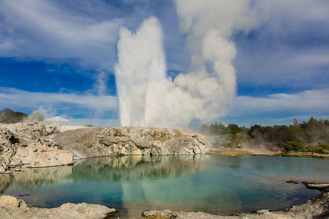 Auckland to Hobbiton Movie Set and Rotorua's Geothermal Valley - Key highlights worth planning around