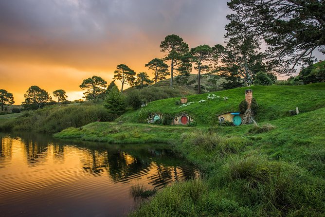 Auckland to Hobbiton Movie Set and Rotorua's Geothermal Valley - Hobbiton Movie Set: your guided two-hour walk through Middle-earth