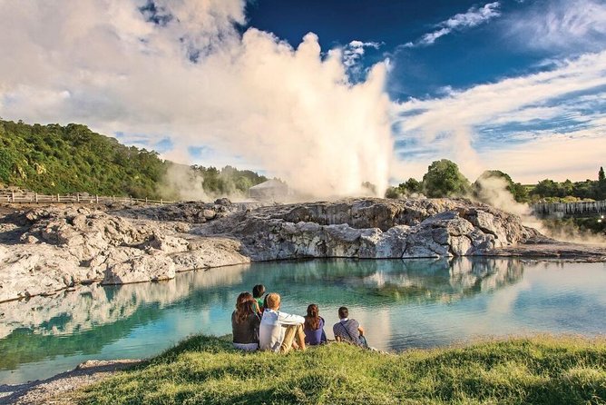 Auckland to Hobbiton Movie Set and Rotorua's Geothermal Valley - Comfort and logistics: pickup, group size, and what you actually get on the road
