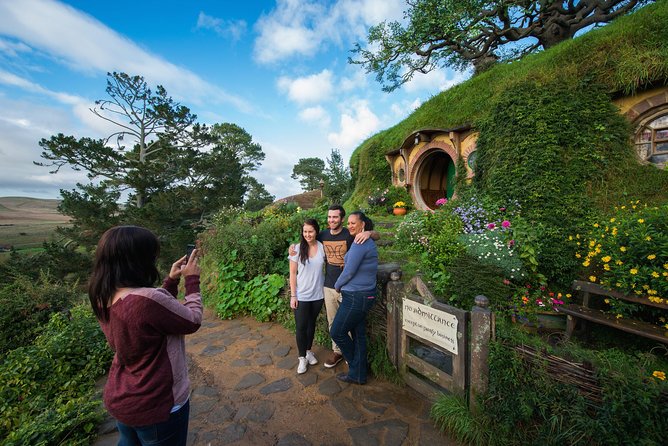 Auckland to Rotorua via Hobbiton Movie Set Tour - One Way - Who should book this one-way Hobbiton tour?