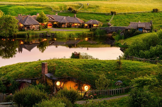 Auckland to Rotorua via Hobbiton Small Group Tour (One Way) - Key highlights at a glance