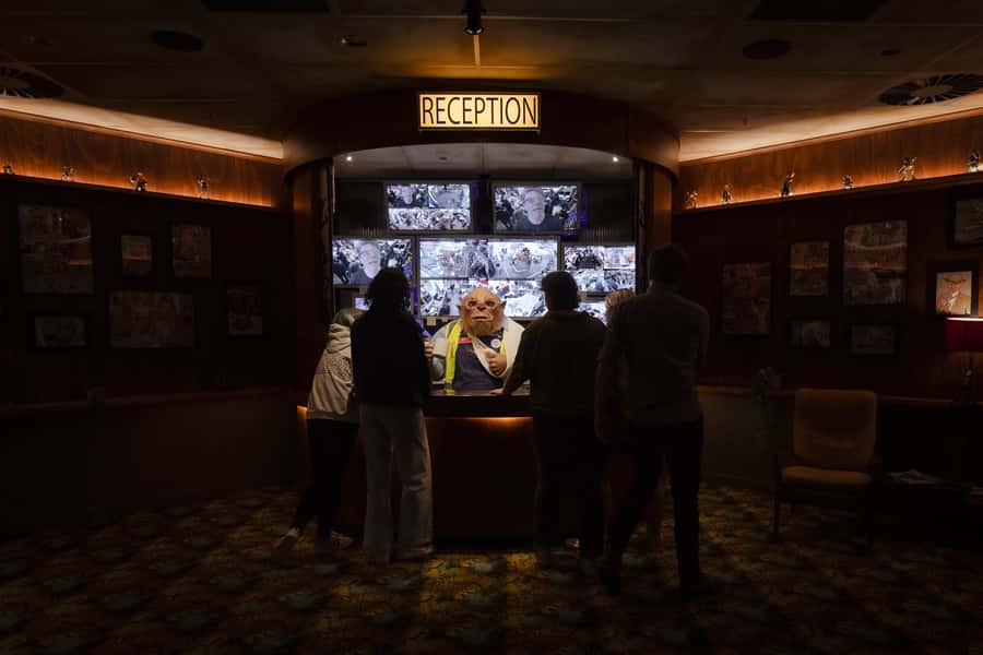 Auckland: Wētā Workshop Unleashed Guided Tour Ticket - Station 3: The castle lifelike build and set-design storytelling