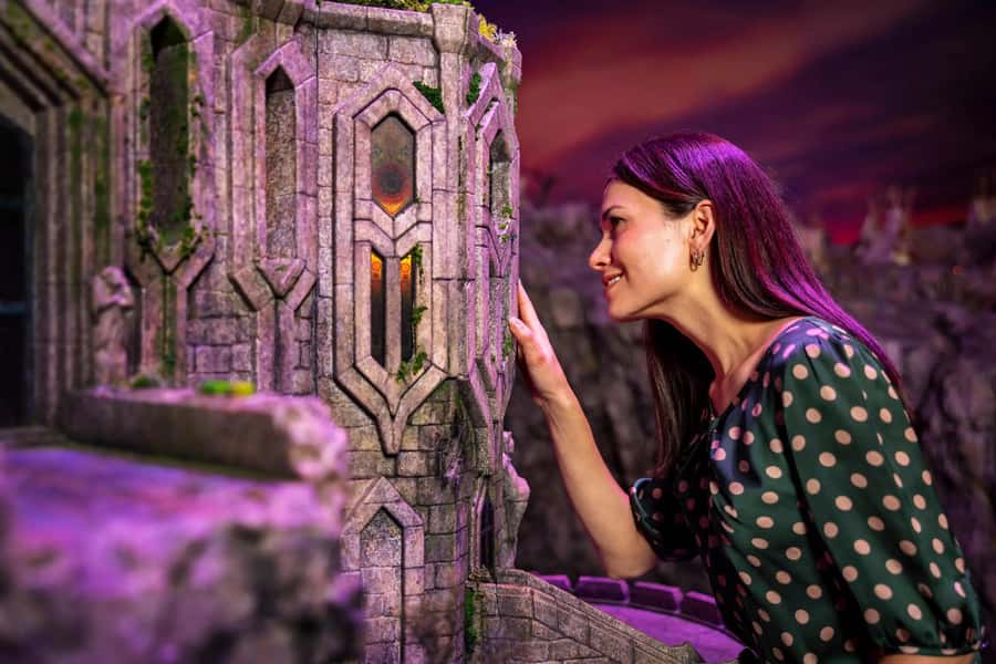 Auckland: Wētā Workshop Unleashed Guided Tour Ticket - The 90-minute tour rhythm through fantasy, sci-fi, and horror