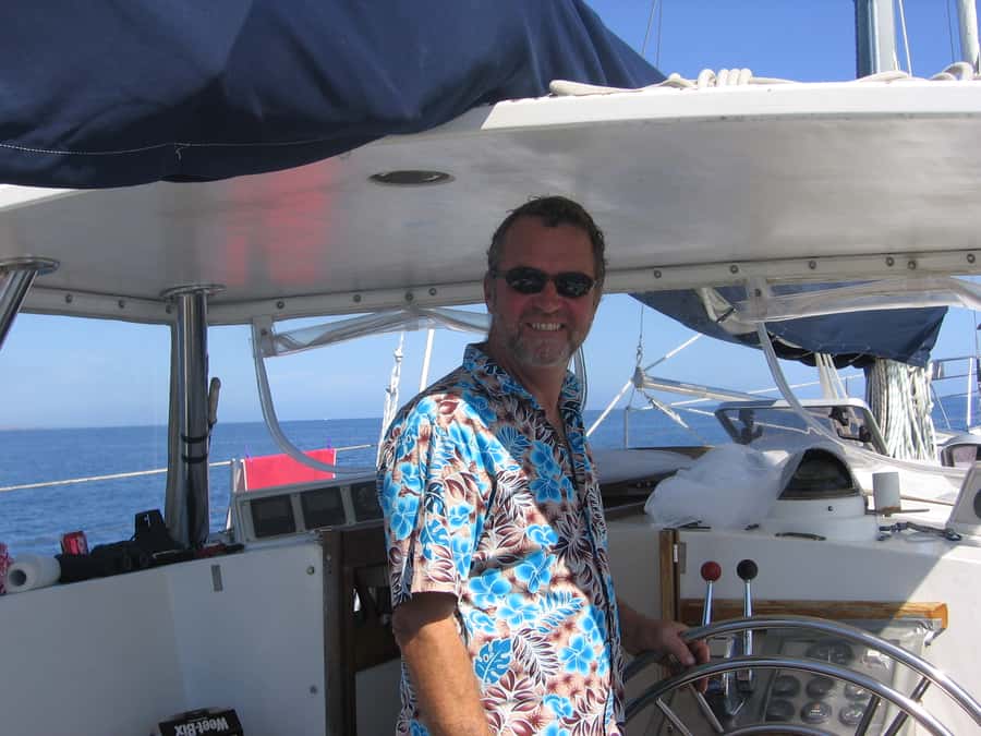 Bay of Islands: Awesome Day Sailing Tour with Island Stop - Snacks, sailing roles, and the barefoot rule on board
