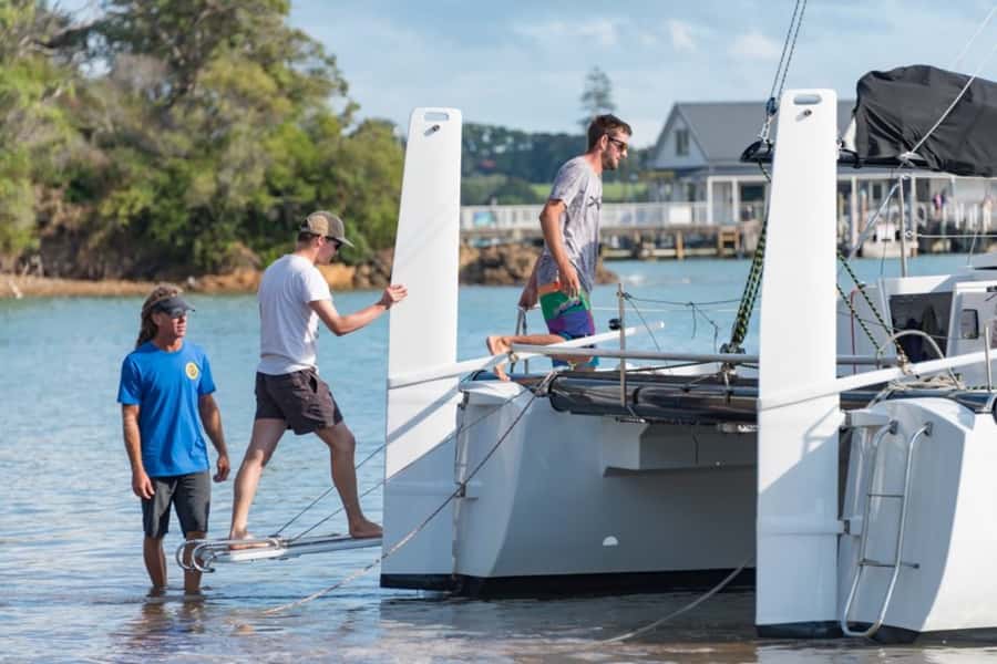 Bay of Islands: Catamaran Sail, Wildlife Island & Lunch - Stepping aboard in Paihia: from beachfront to bean bags