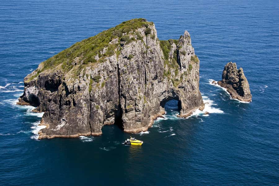 Bay of Islands: Discover the Bay Cruise with Island Lunch - The Bay of Islands in one easy, scenic package