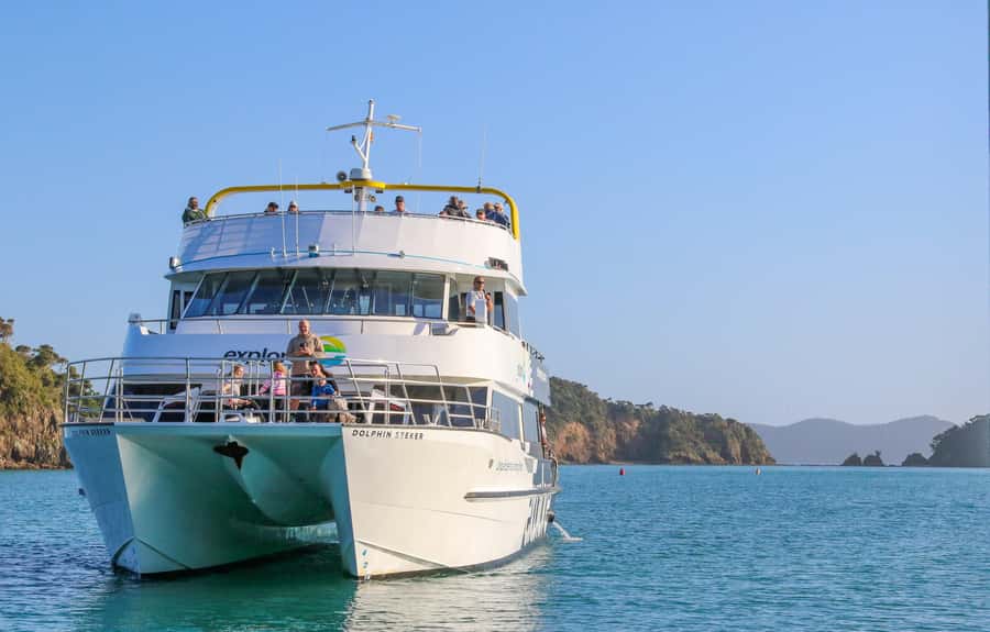 Bay of Islands: Discover the Bay Cruise with Island Lunch - Timing, weather, and what changes during summer versus winter
